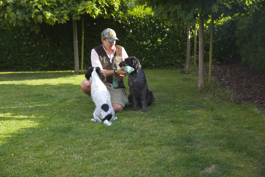 Mille og Maddie apporterer